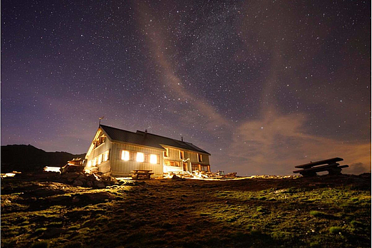 Cabane des Becs de Bosson, Val d'Hérens, Saint-Martin